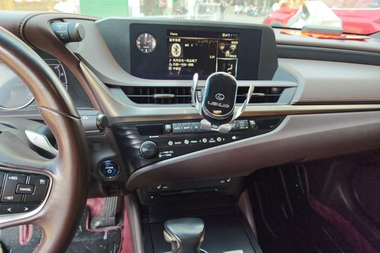 Used Lexus ES 2020 300h Premier Edition
