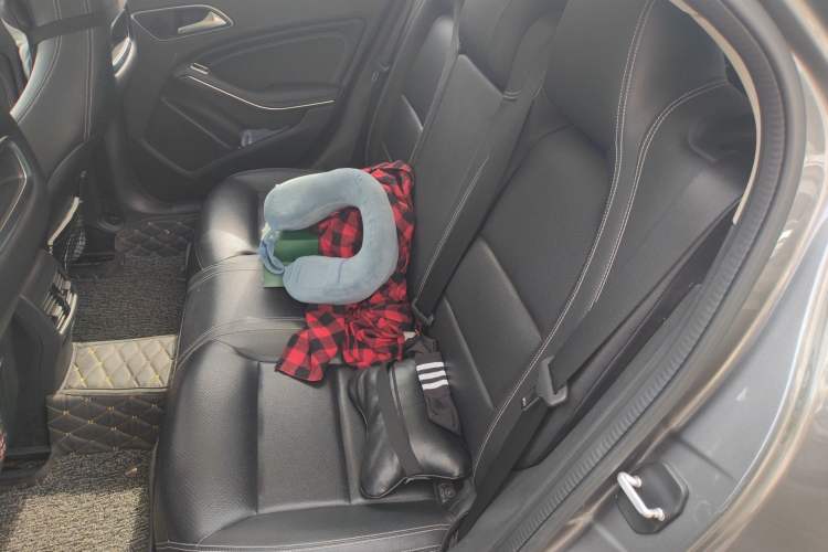 Used Mercedes-Benz GLA 2015 GLA 220 4MATIC Fashion Model Left Rear Seat