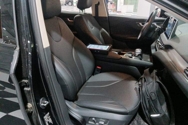 Used Hongqi E-QM5 2022 431 km Charge & Enjoy Edition
