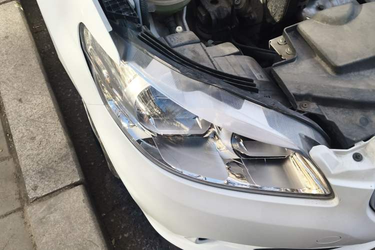 Used Peugeot 301 2016 1.6L Manual Comfort Edition Right Front Headlight