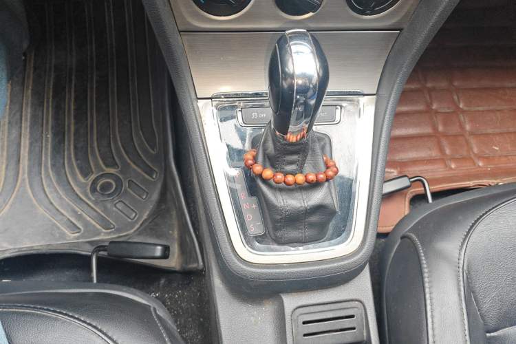 Used Volkswagen Lavida 2015 1.6L Automatic Comfort Edition
