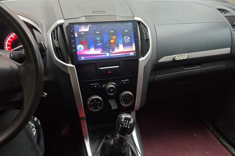 Used Isuzu D-MAX 2018 2.5T Two-Wheel-Drive Base Version JE4D25Q5A