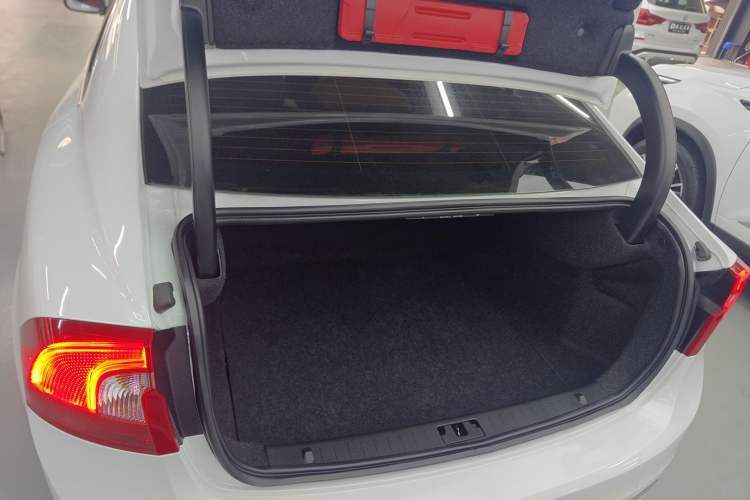 Used Volvo S60 2018 S60L T4 Zhiyuan Edition Trunk
