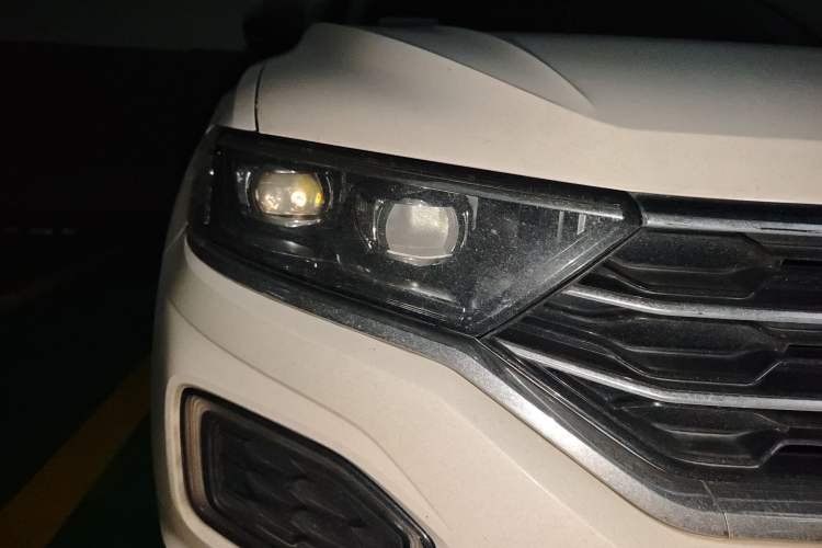 Used Volkswagen T-ROC 2018 230TSI DSG Two-Wheel Drive Advanced Version China V Standard