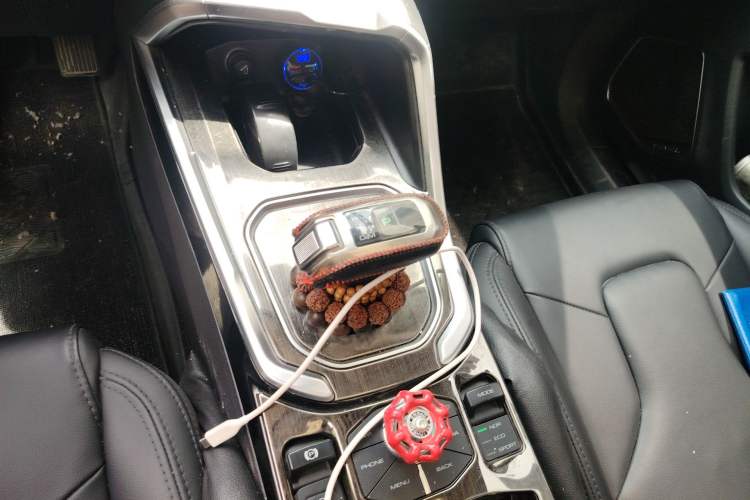 Used Haval H6 2017 Red Label 2.0T Automatic Two-Wheel Drive ZhiShang Model Gear Lever