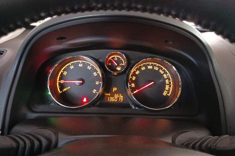 Used Opel Antara 2013 2.4L Two-Wheel-Drive Luxury Edition