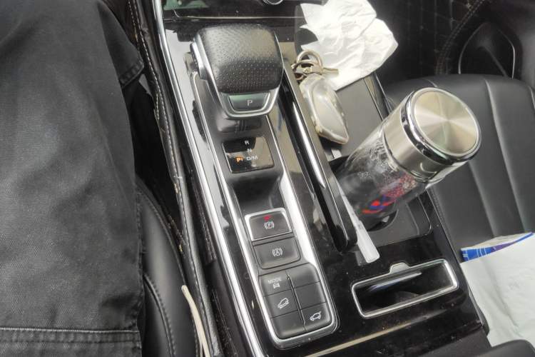 Used Roewe RX5 MAX 2019 300TGI Automatic Intelligent Driving Health Cabin Edition Gear Lever