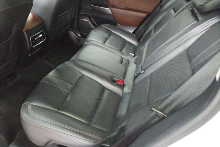 Used GAC Trumpchi GS8 2017 320T Two-Wheel Drive Luxury Smart Connectivity Version (7 Seats)