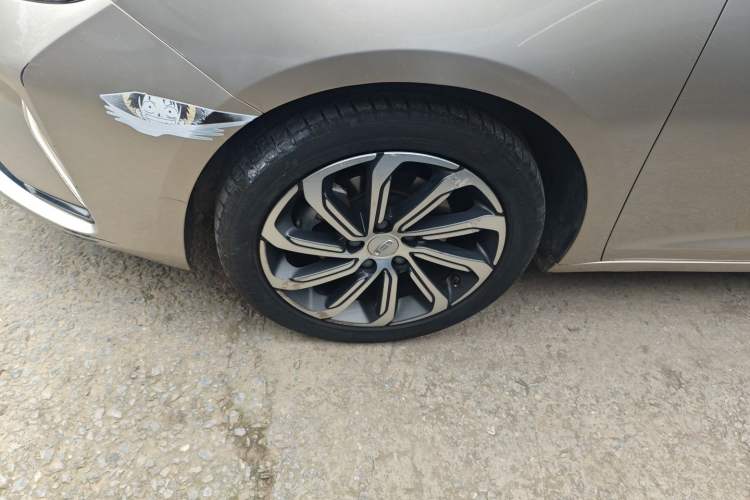 Used Geely Auto Emgrand GL 2020 1.5T DCT Luxury Model Exterior 4