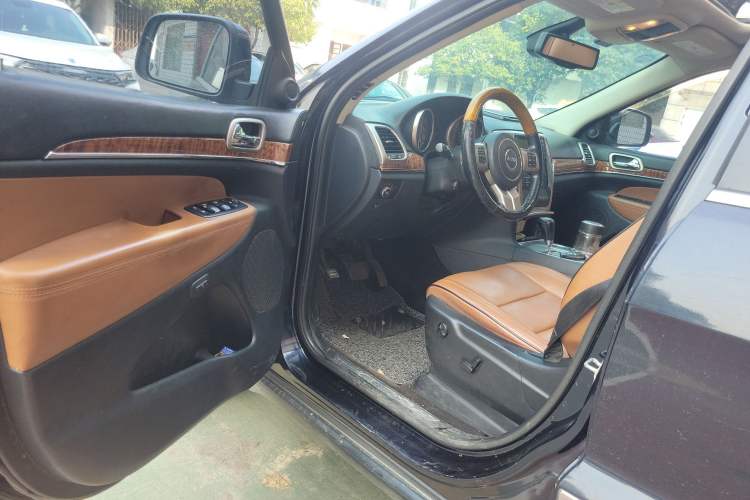 Used Jeep Grand Cherokee 2011 5.7L Flagship Navigation Edition