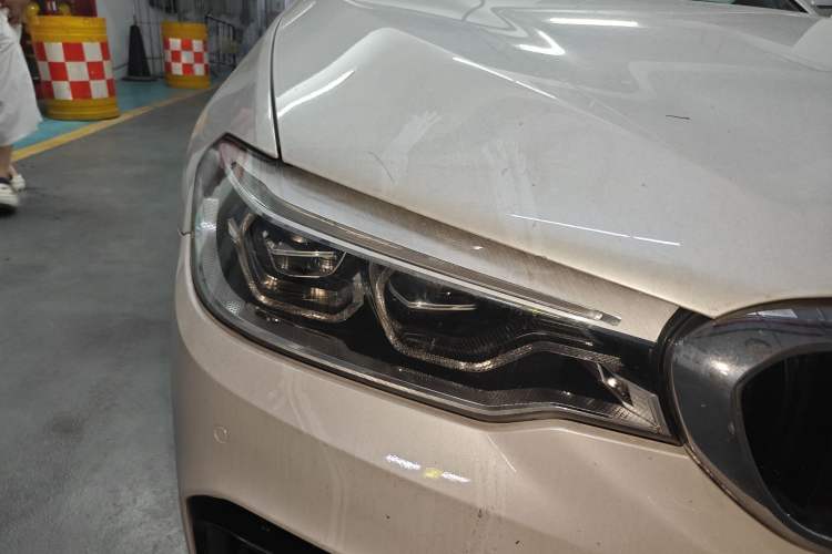 Used BMW 5 Series 2018 Restyled 530Li Luxury Edition M Sport Package Right Front Headlight