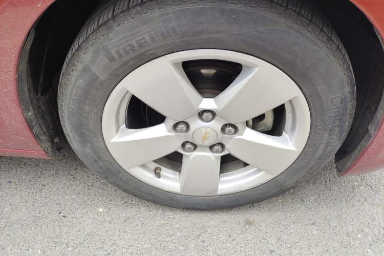 Used Chevrolet Malibu 2013 2.0L Automatic Luxury Edition Right Front Wheel Hub