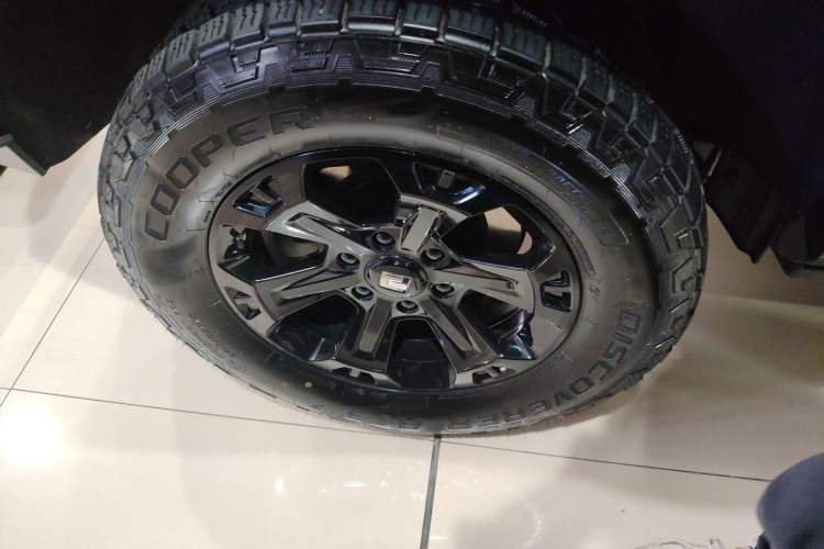 Used Tank 400 New Energy 2024 Hi4-T Off-Road Edition Right Rear Wheel Hub