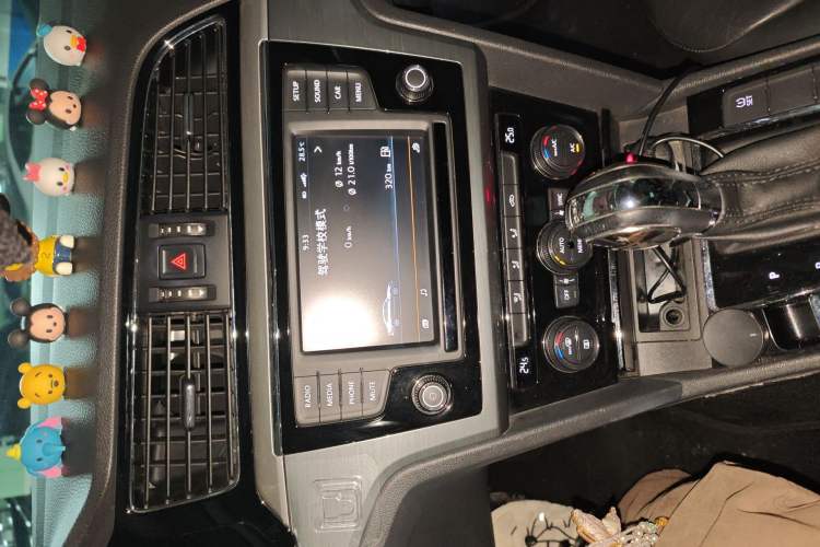 Used Volkswagen Lamando 2015 330TSI DSG Comfort Edition Audio And AC Panel