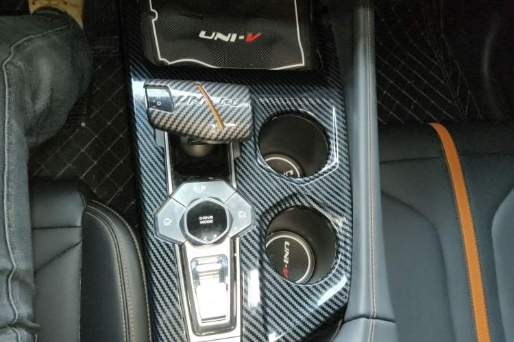 Used CHANGAN UNI-V 2024 1.5T Prestige Edition Gear Lever