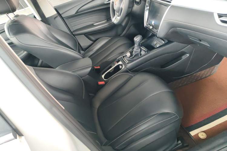 Used Roewe i5 2020 1.5L Automatic 4G Connect Luxury Flagship Edition
