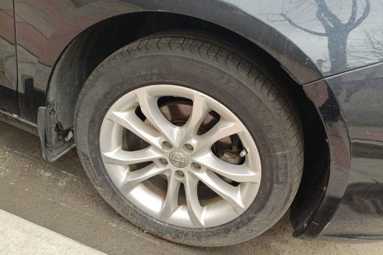 Used Brilliance H530 2011 1.6L Manual Luxury Model Right Front Wheel Hub