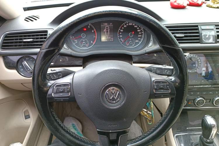 Used Volkswagen Passat 2014 1.8TSI DSG Prestige Edition Steering Wheel