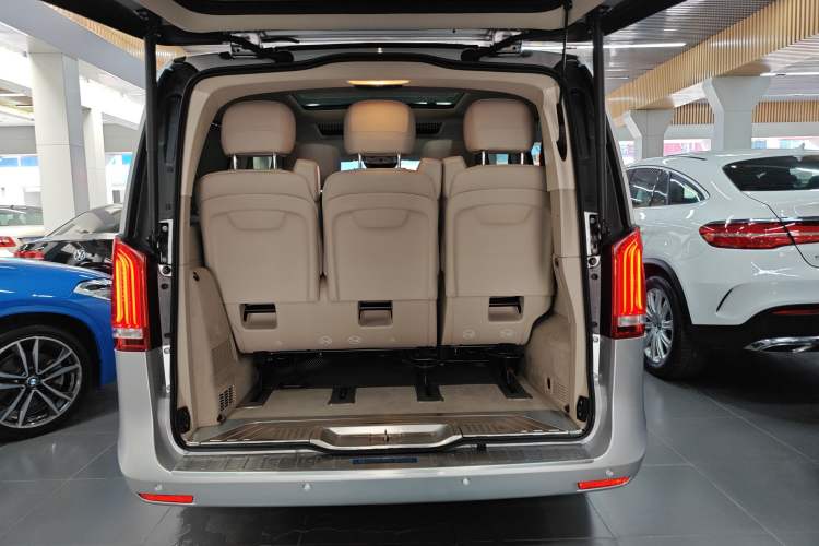 Used Mercedes-Benz V-Class 2018 V 260 Avantgarde Edition China VI