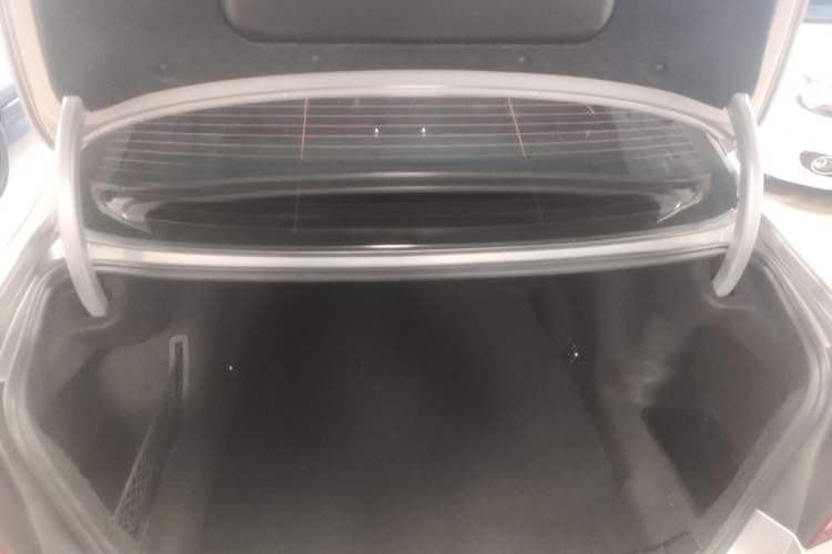 Used BMW 5 Series 2013 530Li Leading Model Trunk