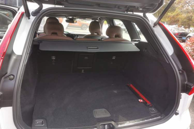 Used Volvo XC60 2025 B5 Four-Wheel Drive Smart & Advanced Luxury Edition Trunk