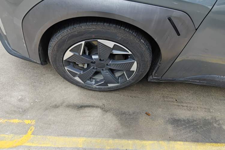 Used AION Y 2022 70 Enjoyment Edition Lithium Iron Phosphate Left Front Wheel Hub