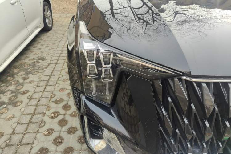 Used GAC Trumpchi GS8 2022 Dual-Engine Series 2.0TM Four-Wheel Drive Flagship Edition (7 Seats) Right Front Headlight