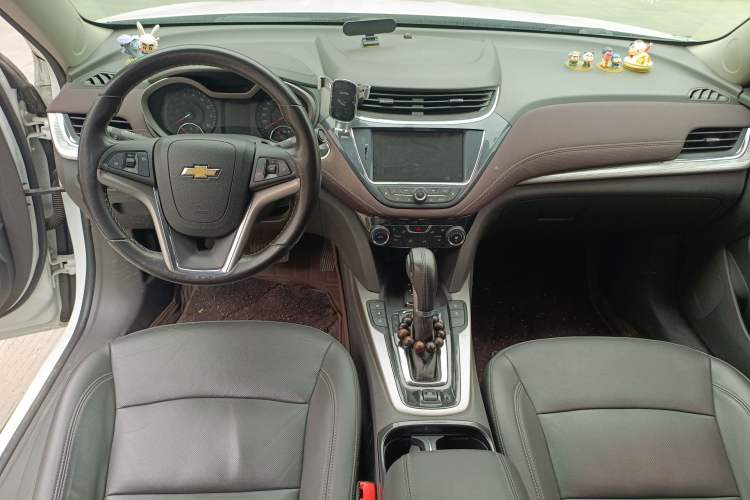 Used Chevrolet Malibu 2017 1.5T Automatic Luxury Edition Center Console