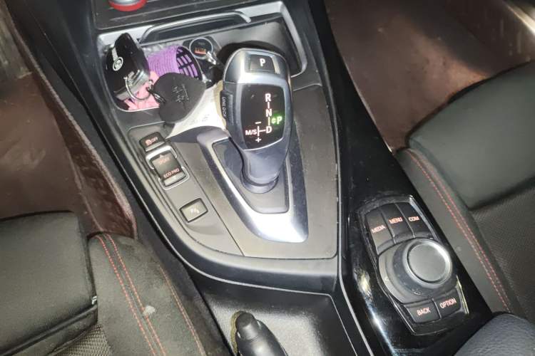 Used BMW 2 Series 2018 220i Sport Design Package Gear Lever