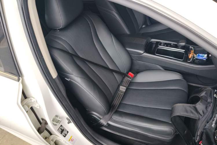 Used GAC Trumpchi GA6 2022 270T Automatic Elite Edition Right Front Seat