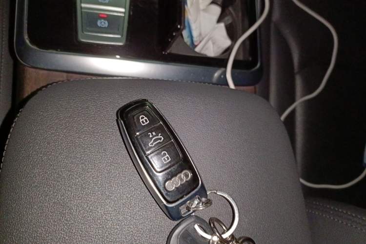 Used Audi Q7 2021 55 TFSI quattro S line Sport model
