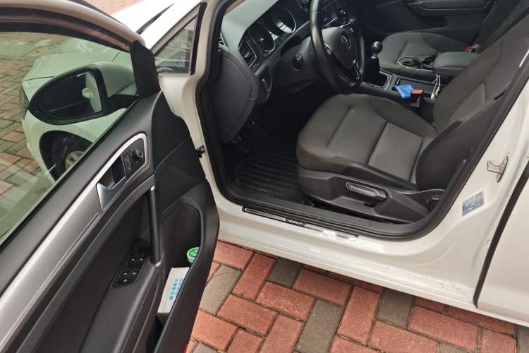 Used Volkswagen Golf 2018 230TSI Manual Comfort Version
