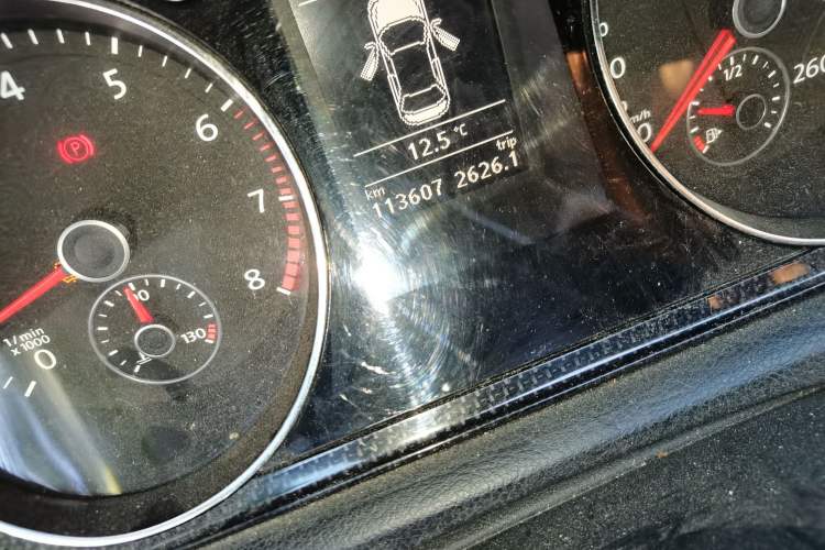 Used Volkswagen Magotan 2013 1.8TSI Luxury Model Odometer Close Up