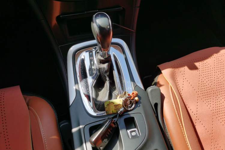 Used Buick Regal 2015 1.6T Elite Tech Model Gear Lever