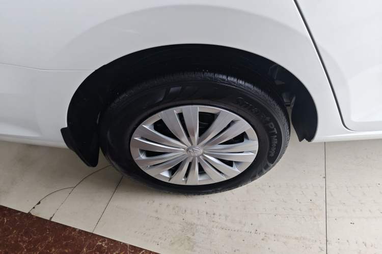 Used Volkswagen Santana 2016 1.6L Automatic Fashion Edition Exterior 5