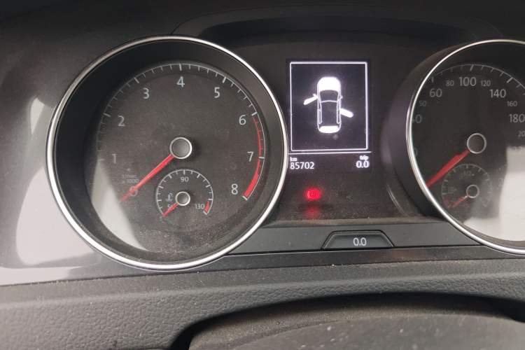 Used Volkswagen Golf 2019 280TSI DSG Comfort Version China VI Standard Odometer Close Up