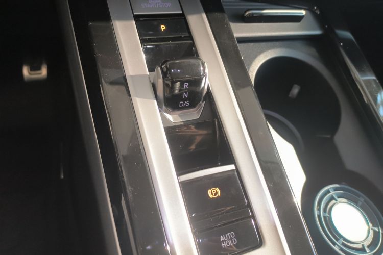 Used Volkswagen Tavendor 2024 Facelifted 380TSI All-Wheel Drive R-Line Cruise Premium Edition
