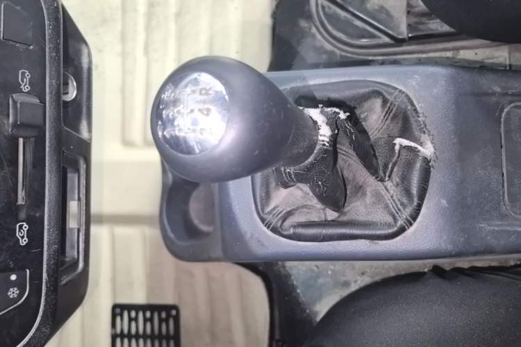 Used Jinbei Hiace X30 2020 1.5L Super-Comfortable Version China VI Standard SWC15M Gear Lever