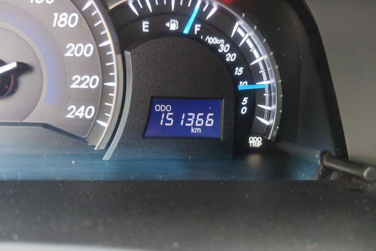 Used Toyota Camry 2015 2.5G Luxury Navigation Edition Odometer Close Up