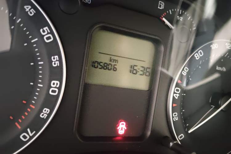 Used Skoda Octavia 2009 1.6L Automatic Elegance Edition Odometer Close Up