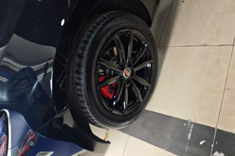 Used Hongqi H5 2025 Model 2.0T Automatic Xuan Ying 2 Million Units Commemorative Edition Left Front Wheel Hub