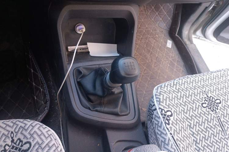 Used Wuling Hongguang V 2022 1.5L Jingqu Edition Electric-Assist LAR Gear Lever