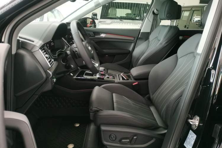 Used Audi Q5L 2022 Updated 45T Luxury Dynamic Version
