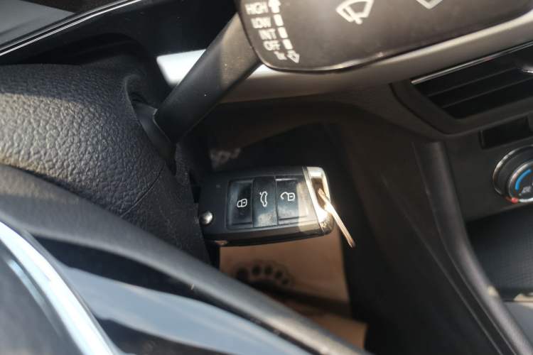 Used Volkswagen Lavida 2019 1.5L Automatic Vision Edition China VI Standard Interior 1