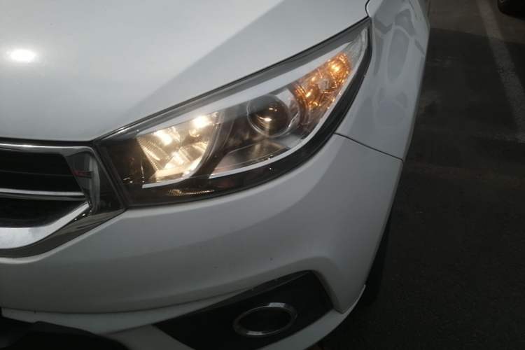 Used Chery Tiggo 3 2015 1.6L CVT ZhiShang Commemorative Edition Left Front Headlight