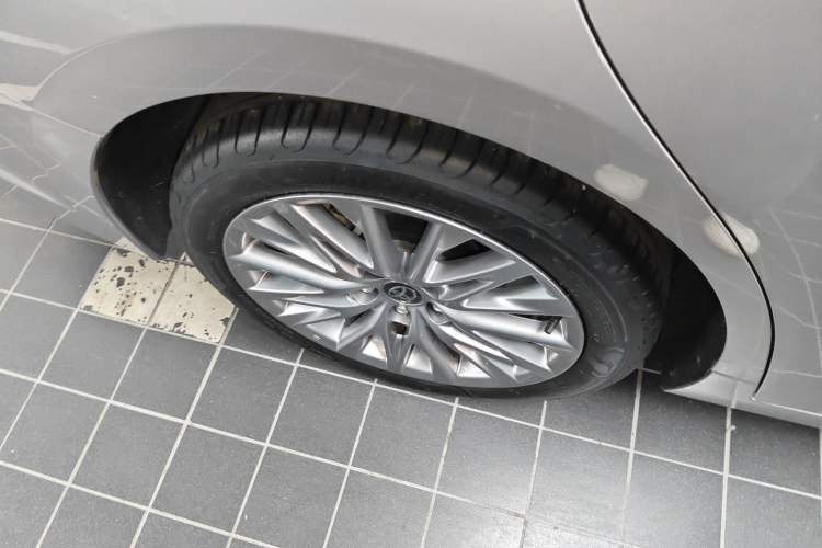 Used Toyota Avalon 2024 Dual-Motor 2.0L Luxury Edition