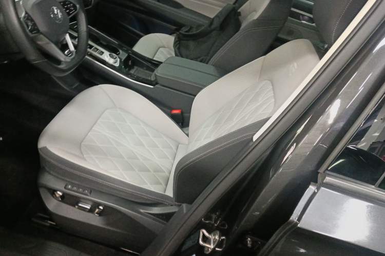 Used Volkswagen Tavendor 2024 380TSI All-Wheel Drive R-Line Cruise Edition