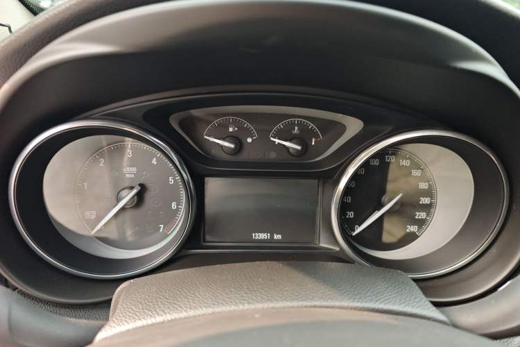 Used Buick Envision 2015 20T Two-Wheel-Drive Leading Model