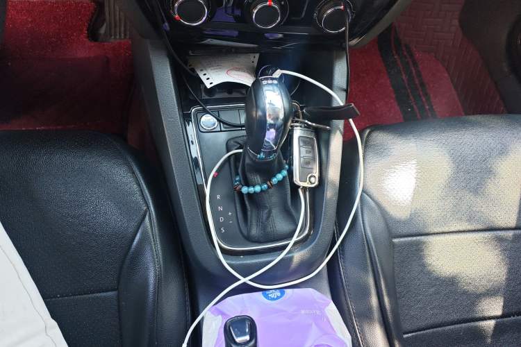 Used Volkswagen Sagitar 2018 280TSI DSG Ignite Edition Gear Lever