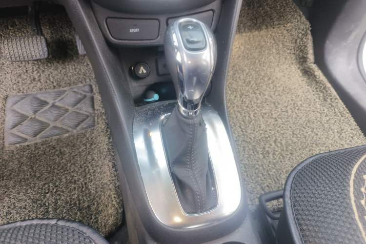 Used Buick Encore 2015 1.4T Automatic Two-Wheel Drive Urban Leading Model Gear Lever